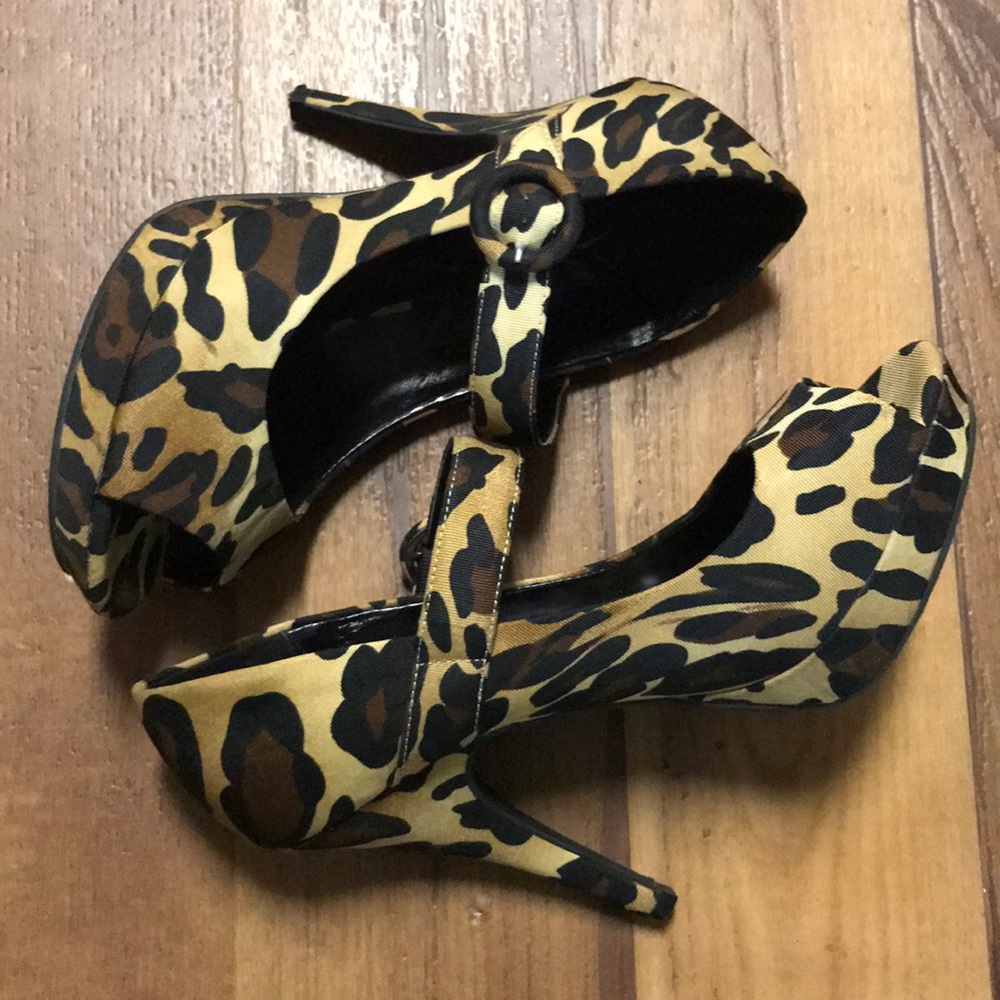 Heels - Picture 2 of 4